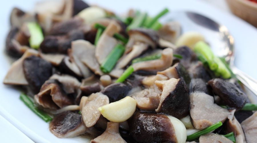  Recept: Roerbak van gemengde paddenstoelen